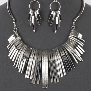 1064--Multi Sized Bib Bar Necklace Set- Silver Tone